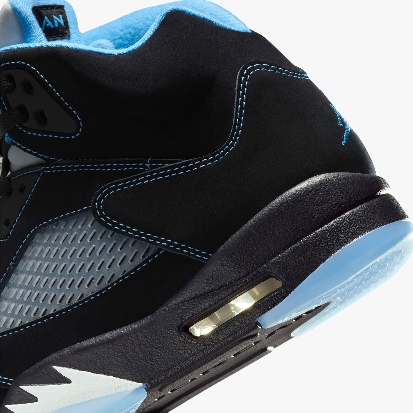 
                  
                    Men's Air Jordan 5 Retro - 'Black Carolina' (RD:6/20/26)
                  
                