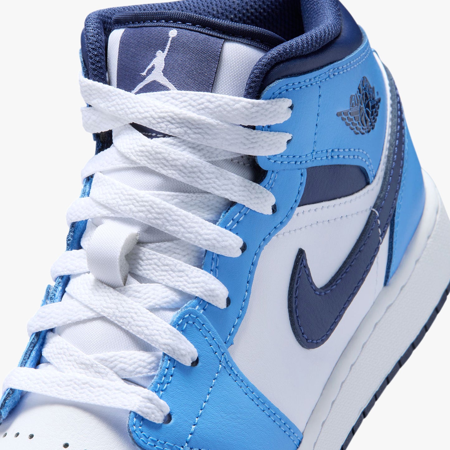 
                  
                    Gradeschool Air Jordan 1 Mid - 'University Blue'
                  
                