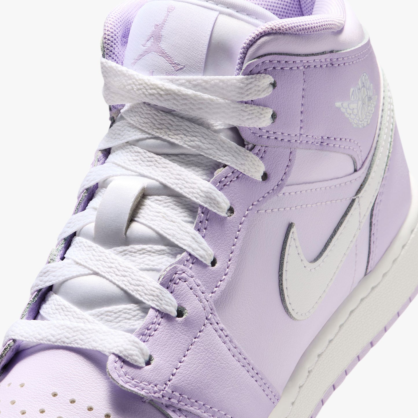
                  
                    Gradeschool Air Jordan 1 Mid - 'Violet Mist / Barely Grape'
                  
                