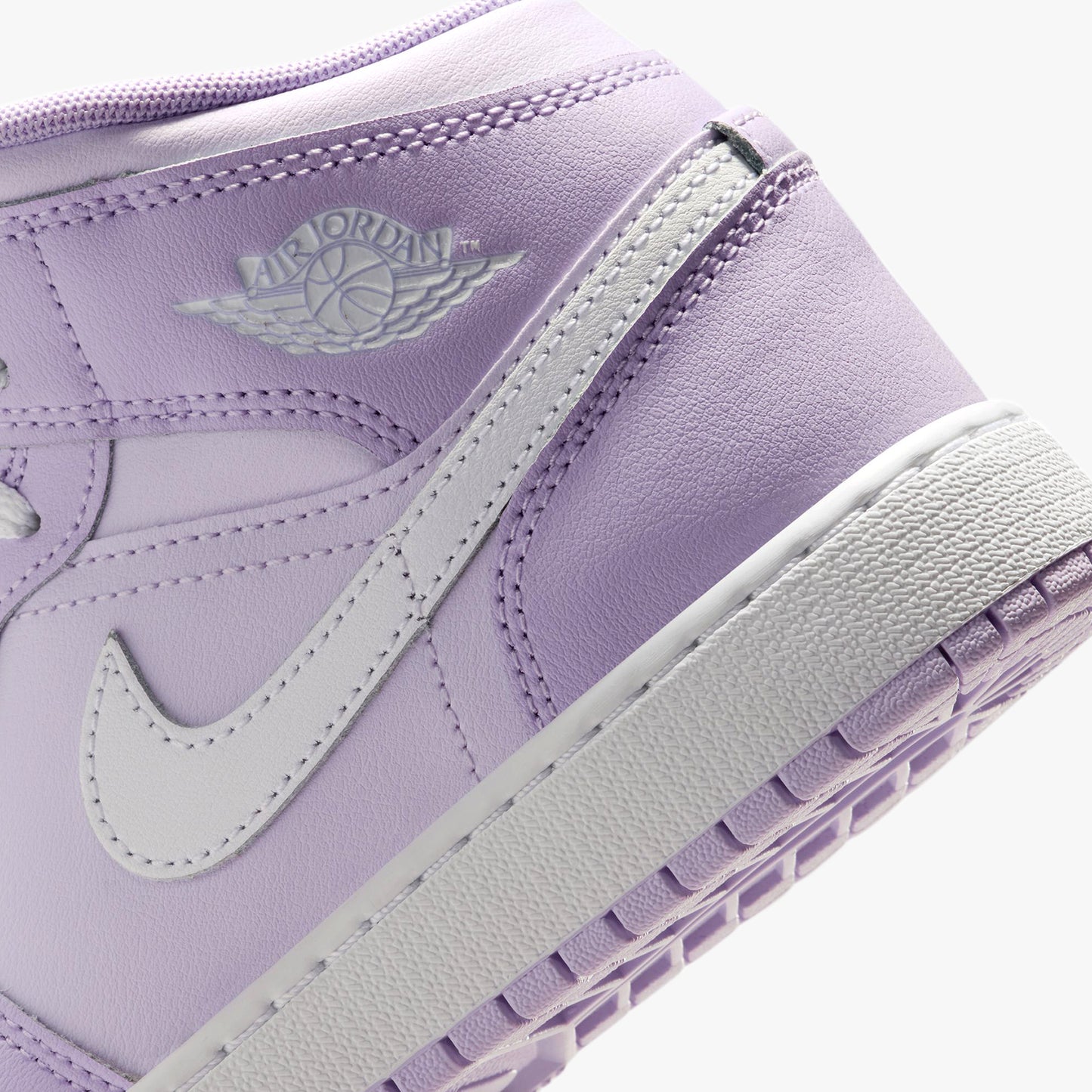 
                  
                    Gradeschool Air Jordan 1 Mid - 'Violet Mist / Barely Grape'
                  
                