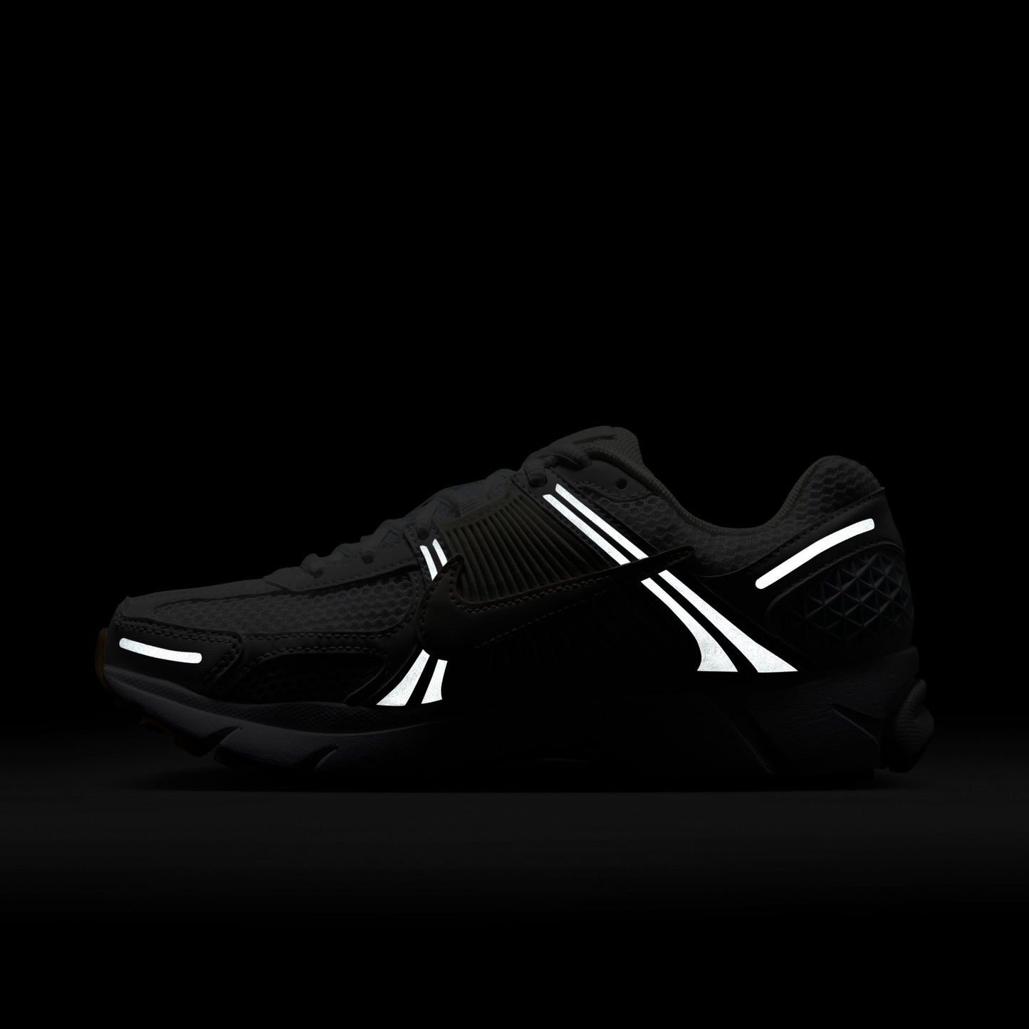 
                  
                    Women's Nike Zoom Vomero 5 - 'White Phantom Summit White'
                  
                