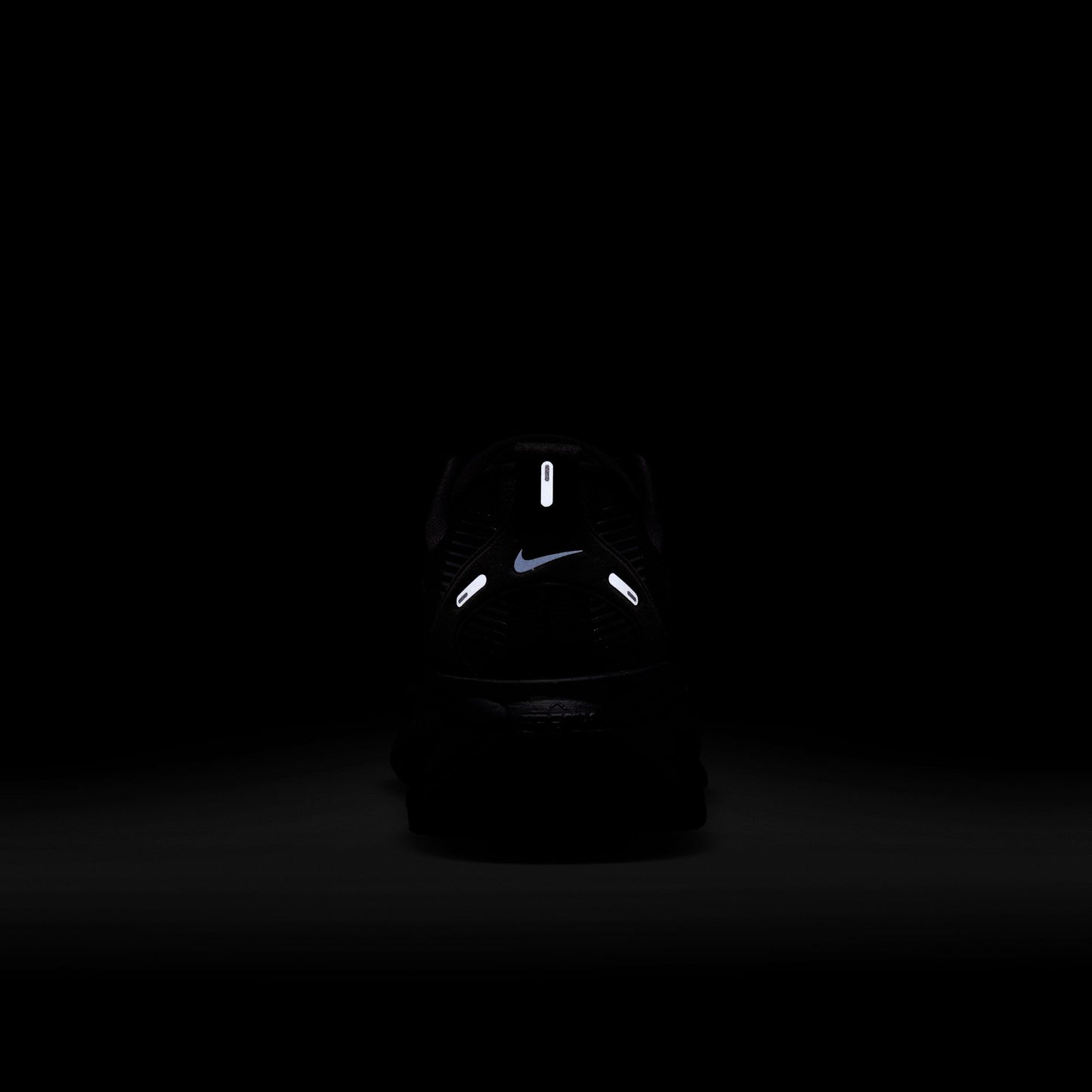 
                  
                    Men's Nike Vomero 18 - Black
                  
                