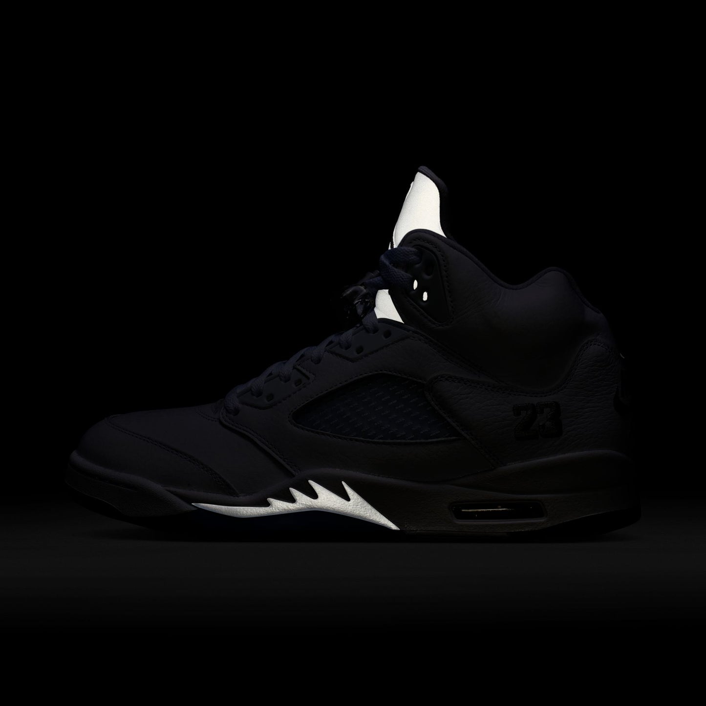 
                  
                    Men's Air Jordan 5 Retro - 'White Metallic' (RD: 4/25/26)
                  
                
