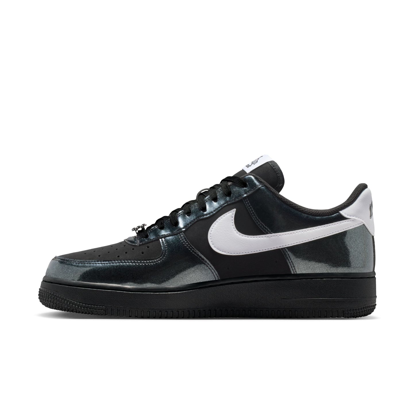 
                  
                    Men's Nike Air Force 1 '07 LV8 - Black/White
                  
                