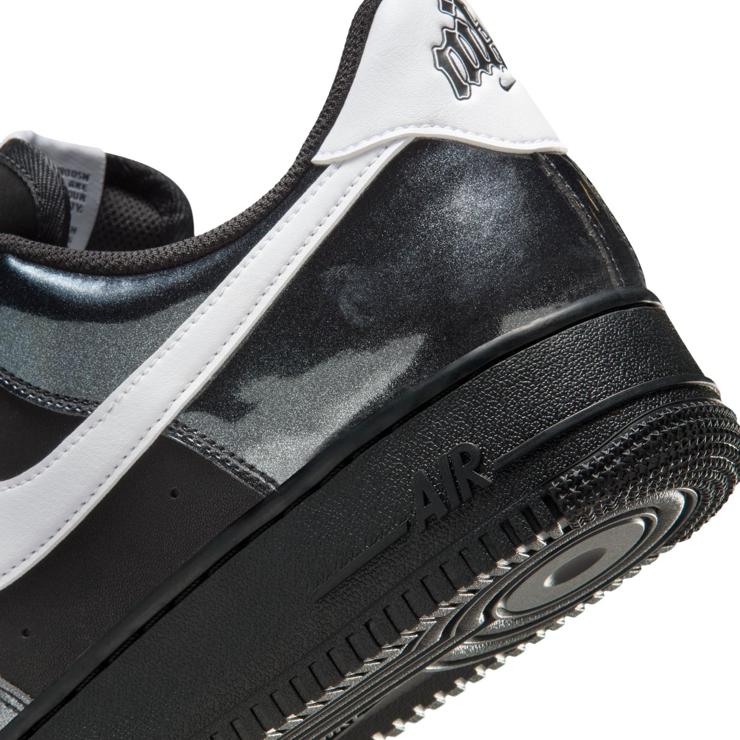 
                  
                    Men's Nike Air Force 1 '07 LV8 - Black/White
                  
                