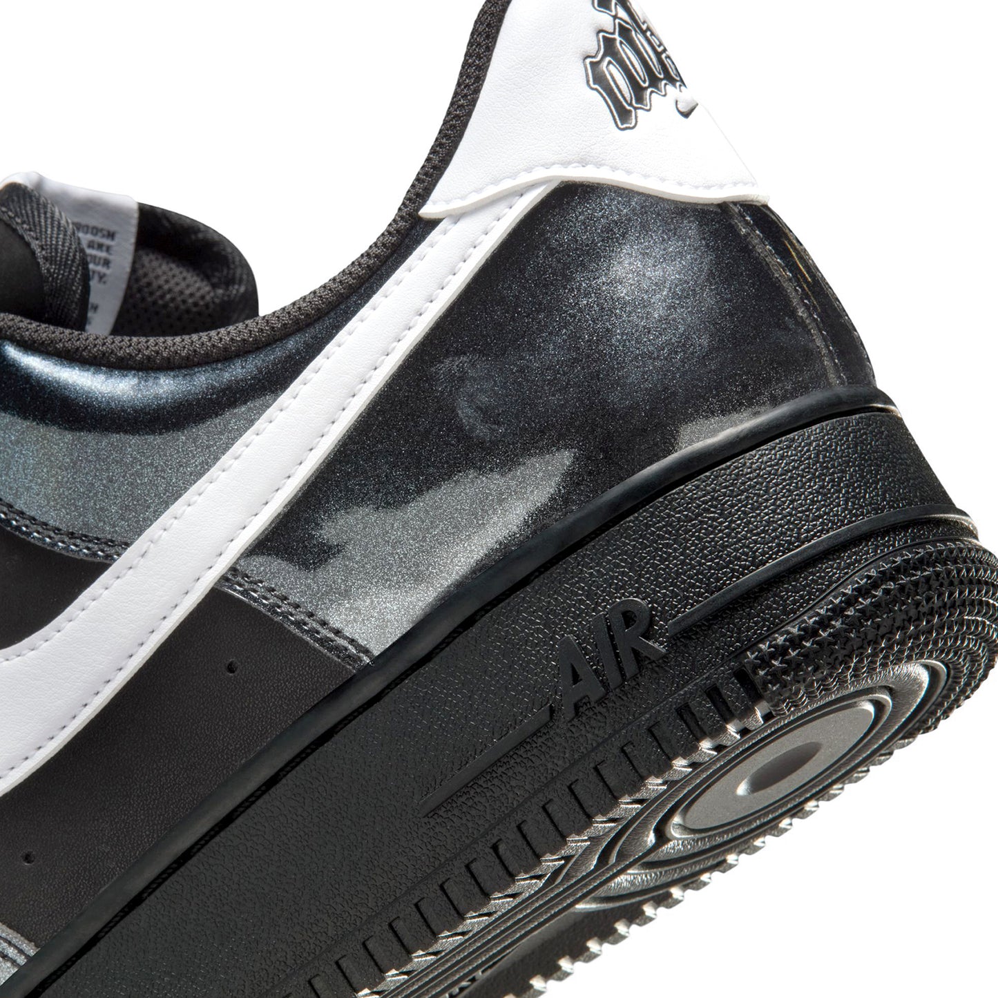 
                  
                    Men's Nike Air Force 1 '07 LV8 - Black/White
                  
                