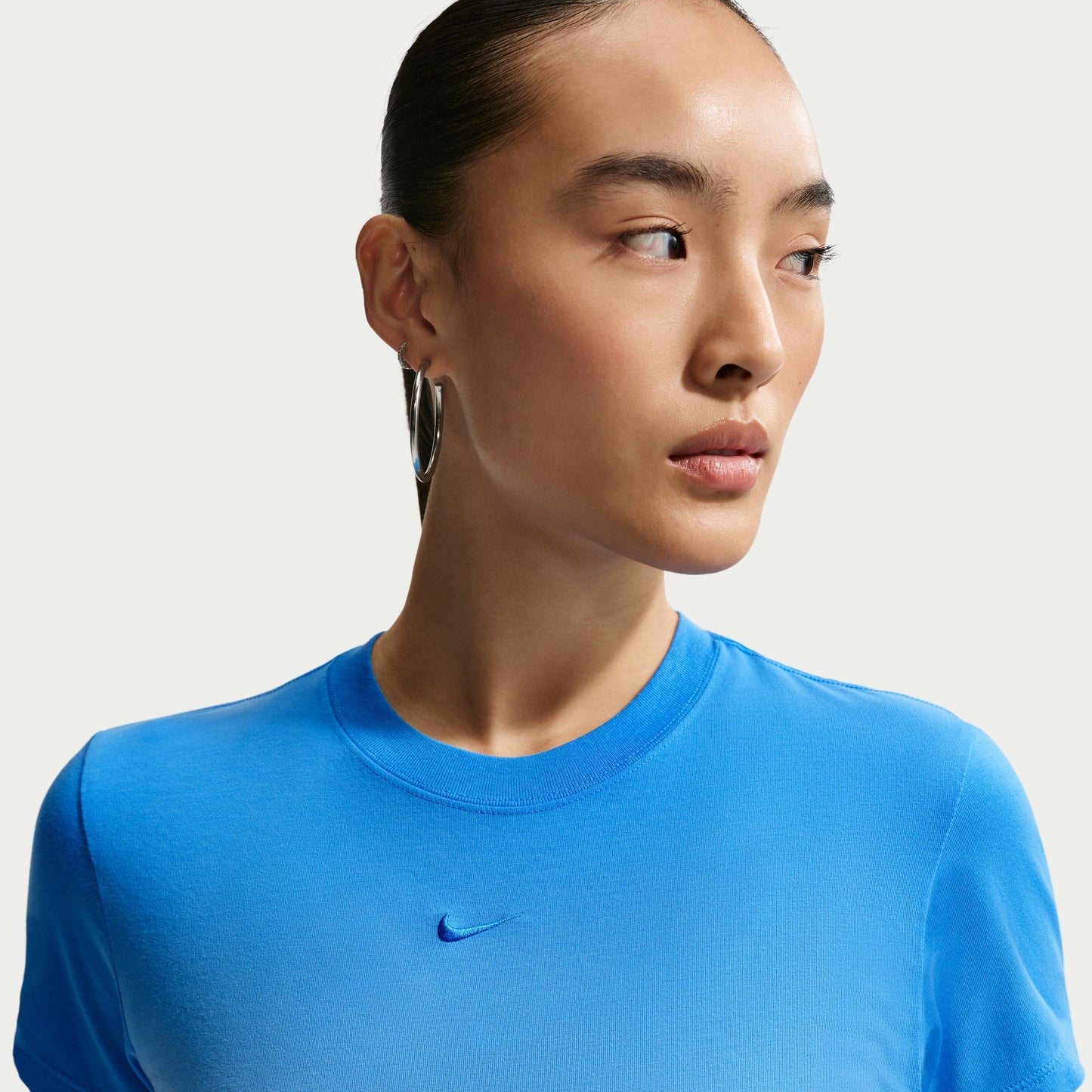 
                  
                    Women's Nike Sportswear Chill Knit Slim Cropped T-Shirt - 'Light Photo Blue'
                  
                