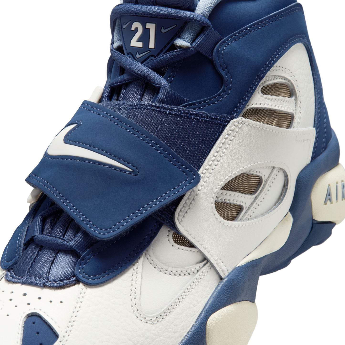 
                  
                    Men's Nike Air Diamond Turf II - 'Royals' (RD:6/12/26)
                  
                